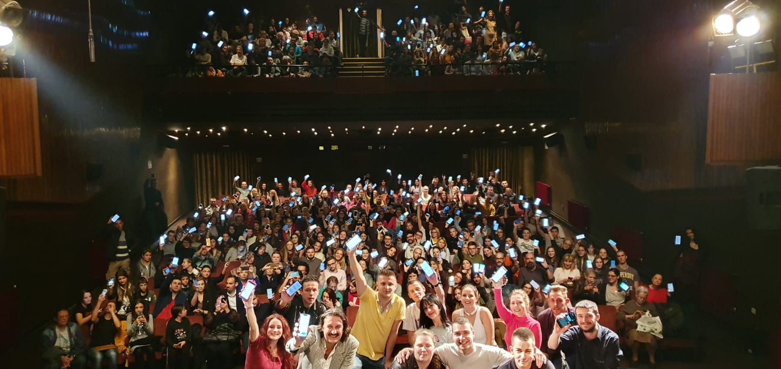 Scena sa humanitarne predstave Kako ste?