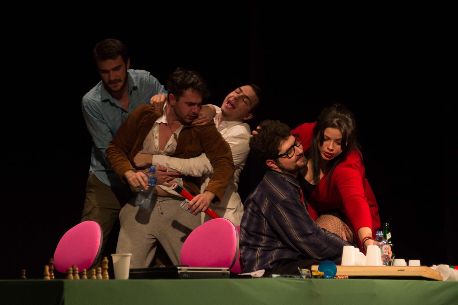 Scena sa predstave Rogovi u vreći